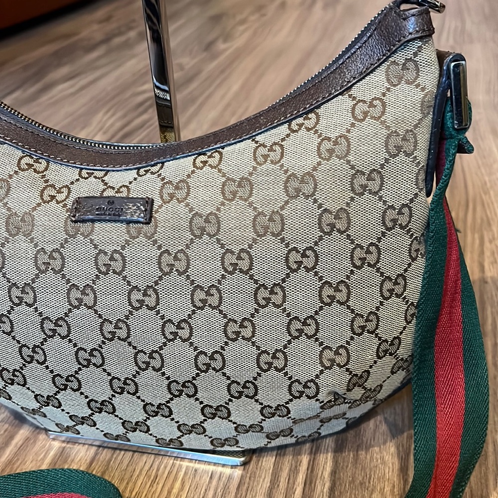 Gucci Beige GG Supreme Canvas Crossbody with Green-Red Web Strap - Picture 7 of 16